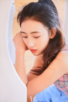 抱着娇妻让人玩弄